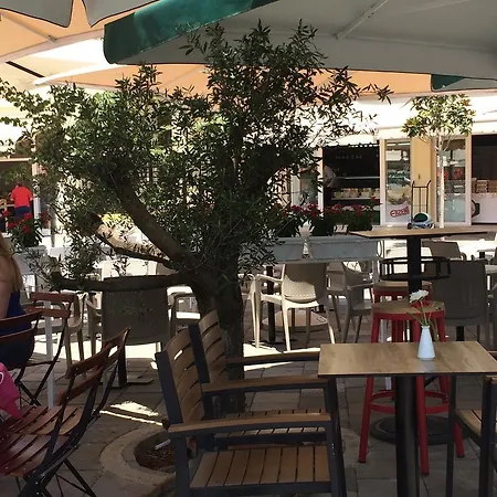 Stephen Center Oda ve Kahvaltı Tiran