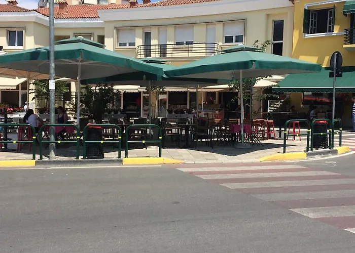 ベッド・アンド・ブレックファスト Lauras Bb 3*