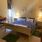 Lauras Bb Frühstückspension Tirana