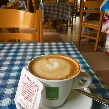 Stephen Center Frühstückspension Tirana