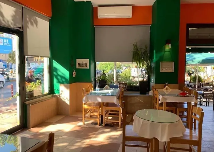 לינה וארוחת בוקר Lauras Bb טיראנה