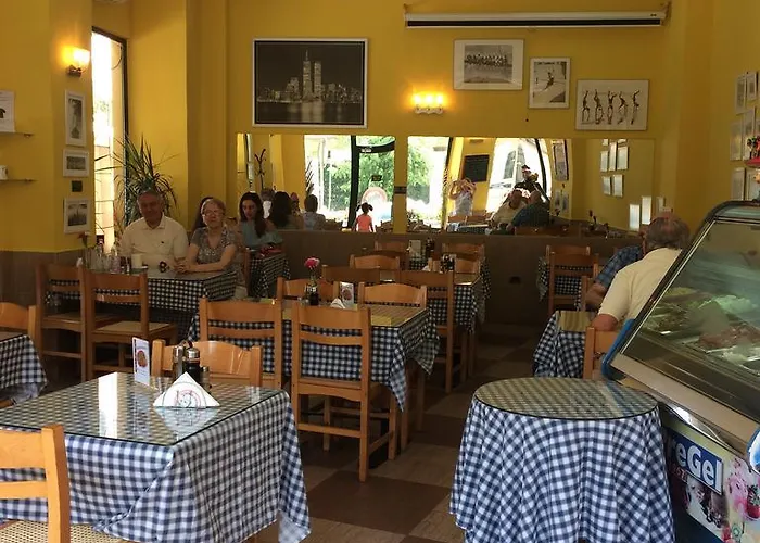 לינה וארוחת בוקר Lauras Bb 3*