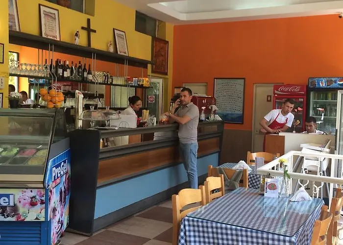 Lauras Bb לינה וארוחת בוקר 3*